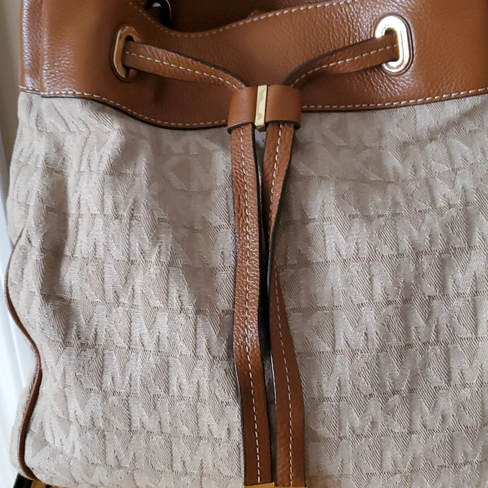 Handbag - Picture 2 of 4